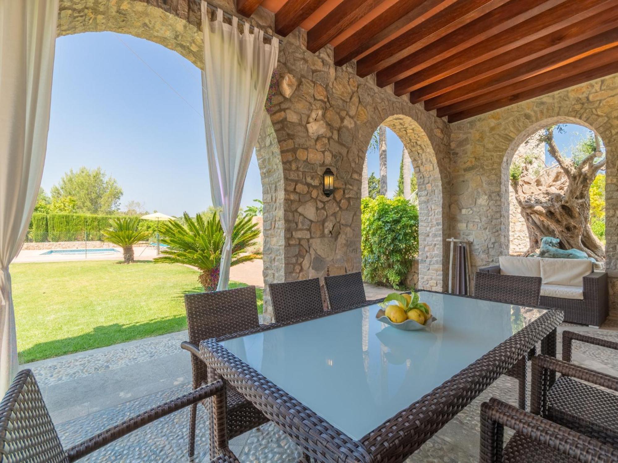 Charming In Arta