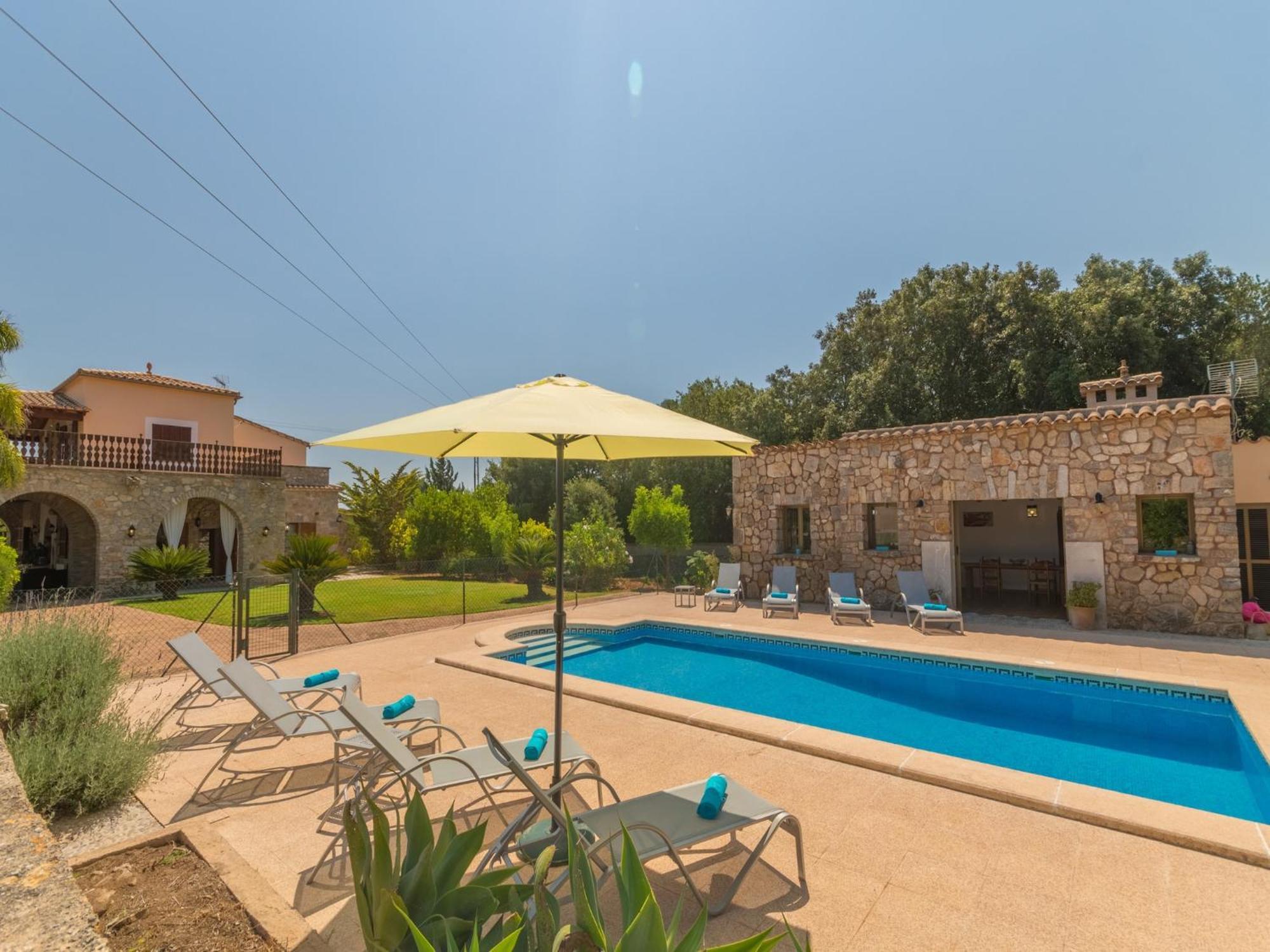 Charming In Arta